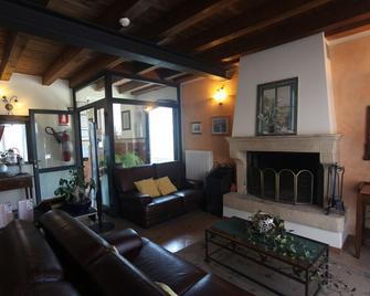 Agriturismo Casa San Marco - Castelnuovo del Garda - Obývací pokoj