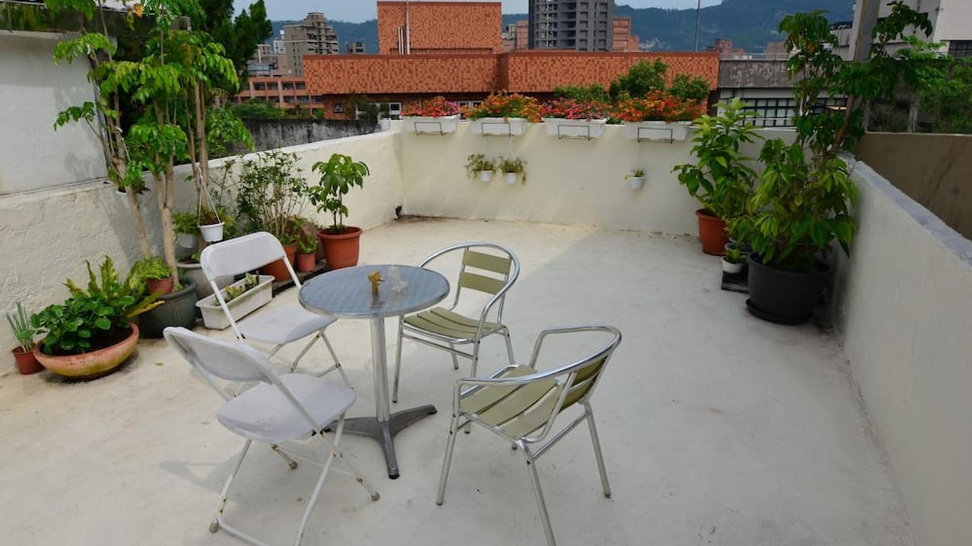 أون ماي واي تايبي يوث هوستل