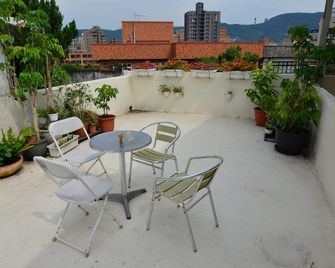 On My Way - Taipei Hostel - טאיפיי - מרפסת