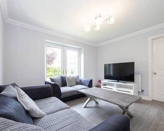 Modern Family Home in South Manchester-Stockport - Cheadle - Living room