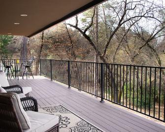 Country Setting in the Heart of Gold Country - Yet close to it all - Placerville - Balkon