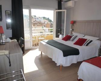 Hotel Espadon - Борм-ле-Мімоза - Спальня