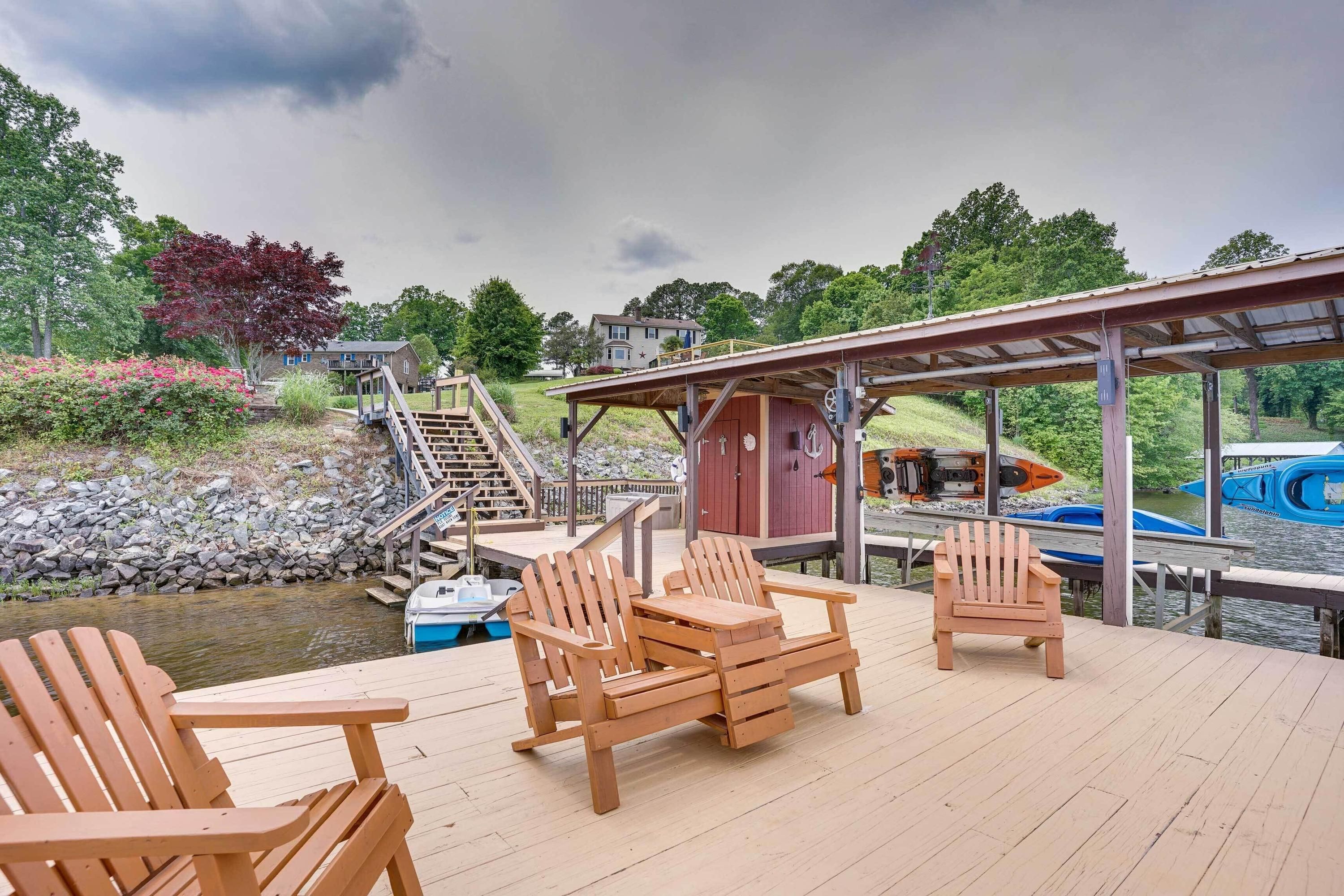 Summer on the Lake: Private Dock & Kayaks - Roanoke Rapids