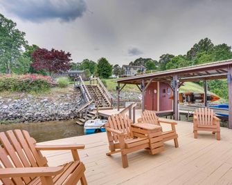 Summer on the Lake: Private Dock & Kayaks - Roanoke Rapids