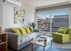 12 Keys Athens Apartments - Atina - Oturma odası