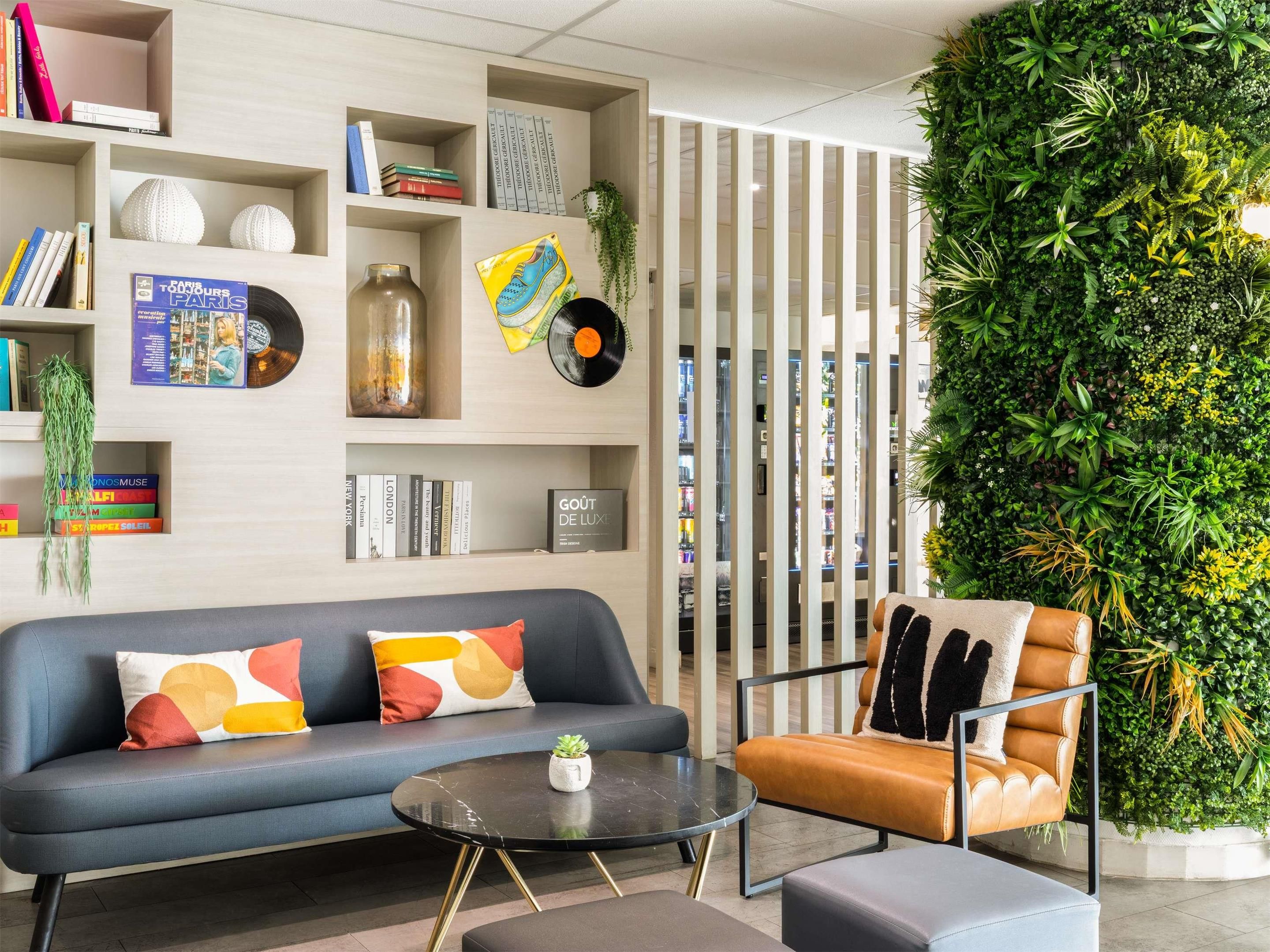 إيبيس باريس بورت دو مونروي