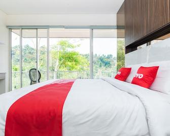 OYO 2001 Taman Dayu Villa Golf View - Pasuruan - Slaapkamer