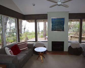 Seaside Serenade @ Hyams Beach - Hyams Beach - Living room