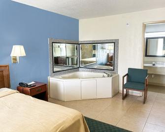 Super Inn & Suites By OYO Milledgeville - Milledgeville - Bedroom