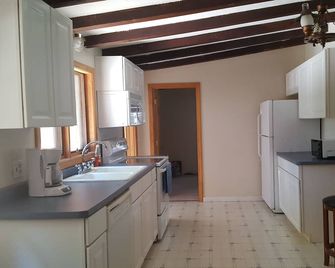 Water Front With Dock Brall Year Fun In Balmoral W/ Lake Winnipesaukee Access - Moultonborough - Kitchen