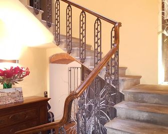 La Corte Del Re Suite & Rooms Arezzo - Arezzo - Escaleras