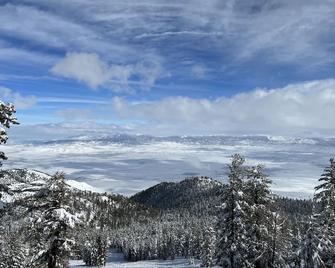 Luxury Skiin-Skiout condo with ski tuning room at stagecoach lift Heavenly Nv - Stateline - Outdoor view