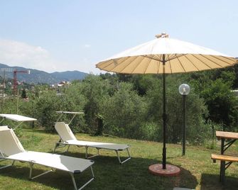 Pretty Cottage With Large Garden In Nature In Santa Margherita Ligure - B & B - Santa Margherita Ligure - Patio