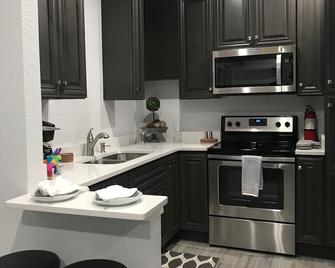 Downtown - Riverwalk - Historic King William - Bluestar -| La Villita - San Antonio - Kitchen