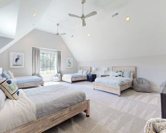 Luxury Tim’s Ford Lake front -boat available pls inquire- 3 suites - Winchester - Habitación