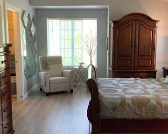 House next to Intel, Nike, PCC, Seaside, Mountains - aval. for Long & Shor Terms - Hillsboro - Bedroom