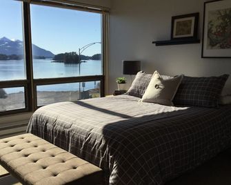 Downtown Apt 6 w/ Panoramic Ocean & Mountain Views - Sitka - Ložnice