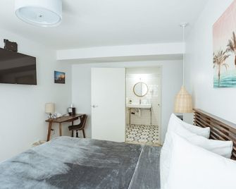 Ada - Deluxe Room, 1 Queen Bed, Accessible Non Smoking - Long Beach