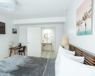 Ada - Deluxe Room, 1 Queen Bed, Accessible Non Smoking - לונג ביץ'