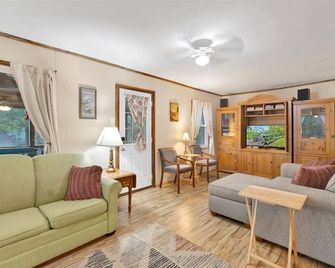 Lake Retreat Rustic Fishing Cabin Near University of Alabama Tannehill Mercedes - Vance - Sala de estar