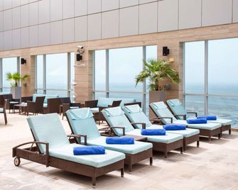 Royal M Hotel Fujairah by Gewan - Fujairah - Pool