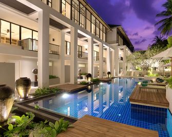 Outrigger Surin Beach Resort - Choeng Thale - Piscine