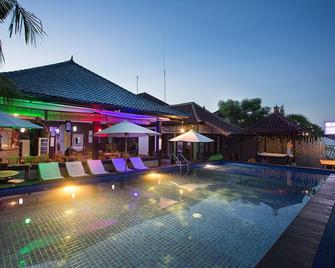 Linda Beach Resort - Nusa Penida - Piscina