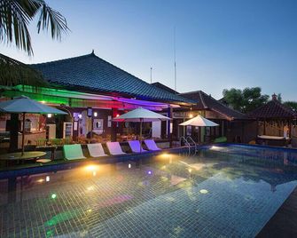 Linda Beach Hotel - Nusa Penida - Zwembad
