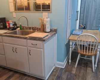 Cozy Studio With Movie Theater, Beach 5 - Morehead City - Restaurant