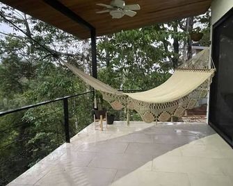 Wake to the birds, sleep to the sound of the waves - Playa Hermosa - Balcón