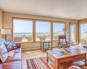 Ocean Views From Every Room! Pet-Friendly - Neskowin - Sala de estar