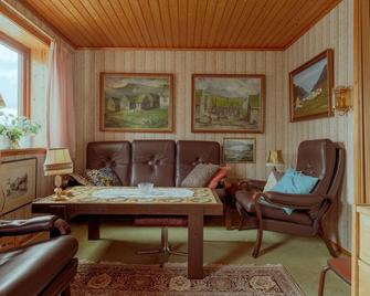 3-Bedroom Home in Eiði - Gjógv - Sala de estar