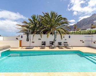 Stunning beach view, heated pool, perfect house for comfort and relaxation - Teguise - Piscina