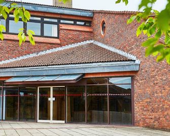 Yarnfield Park Training And Conference Centre - Stone - Building