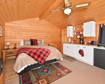 Cozy Cook Inlet & Mountain View Cabin W/ Views! - Kenai - Bedroom