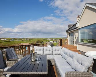 Luxury Lodges in Doolin Village with Hot Tubs - Doolin - Balcony