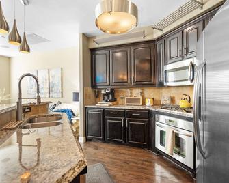 Luxury & Highly furnished upscale w Patio & Garage - Plano - Kitchen