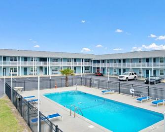 Beautiful efficiency condo 1 block from breathtaking Sunset Beach - Sunset Beach - Pool