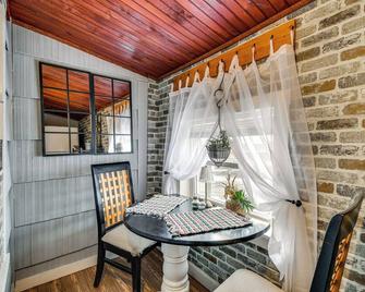 5 Mi to Dtwn Syracuse: Updated Apartment! - East Syracuse
