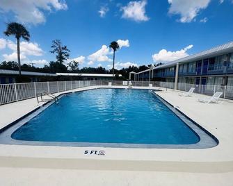 Rodeway Inn - Silver Springs - Басейн