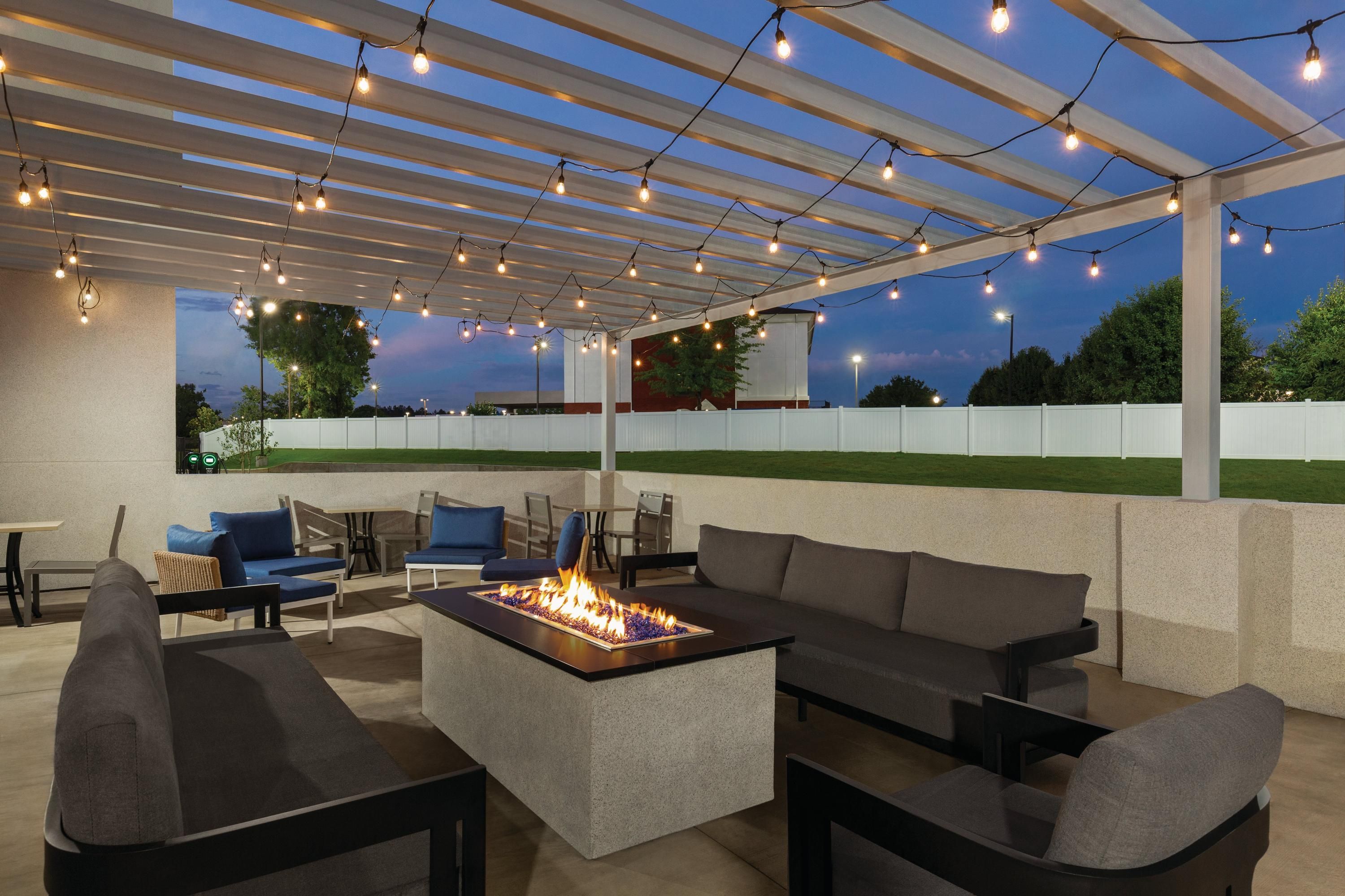Holiday Inn Express & Suites Bessemer - Birmingham Sw By IHG - Bessemer - Patio