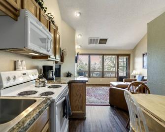 Country Club Condo in Flagstaff - Flagstaff - Kitchen