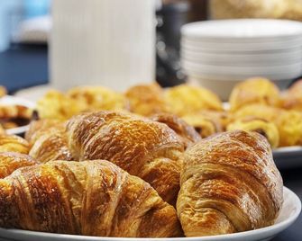 Holiday Inn Express Pamplona By IHG - Pamplona - Essen