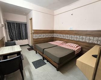 Hotel Abhiruchi Lodging - Hassan - Bedroom