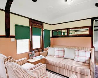 Railway Carriage Two - E5601 - Stowmarket - Living room
