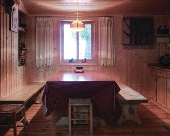 Gorgeous Home In Sjusjøen With Sauna - Sjusjøen - Dining room