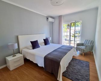 Moro's Friends House - Κασκάις - Τραπεζαρία