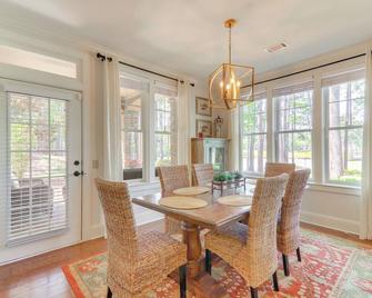 Lakefront Oconee Vacation Rental w/ Patio & Views! - Greensboro - Eetruimte