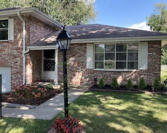 Keen On Clean & Tidy! 2 Bedrooms w/Great Amenities - St Joseph - Budova