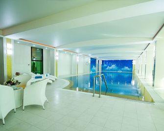 Kazzhol Hotel Astana - אסטנה - בריכה